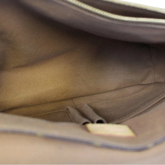 LOUIS VUITTON
Monogram Canvas Brown Beaubourg MM Messenger Bag - Picture 11 of 11